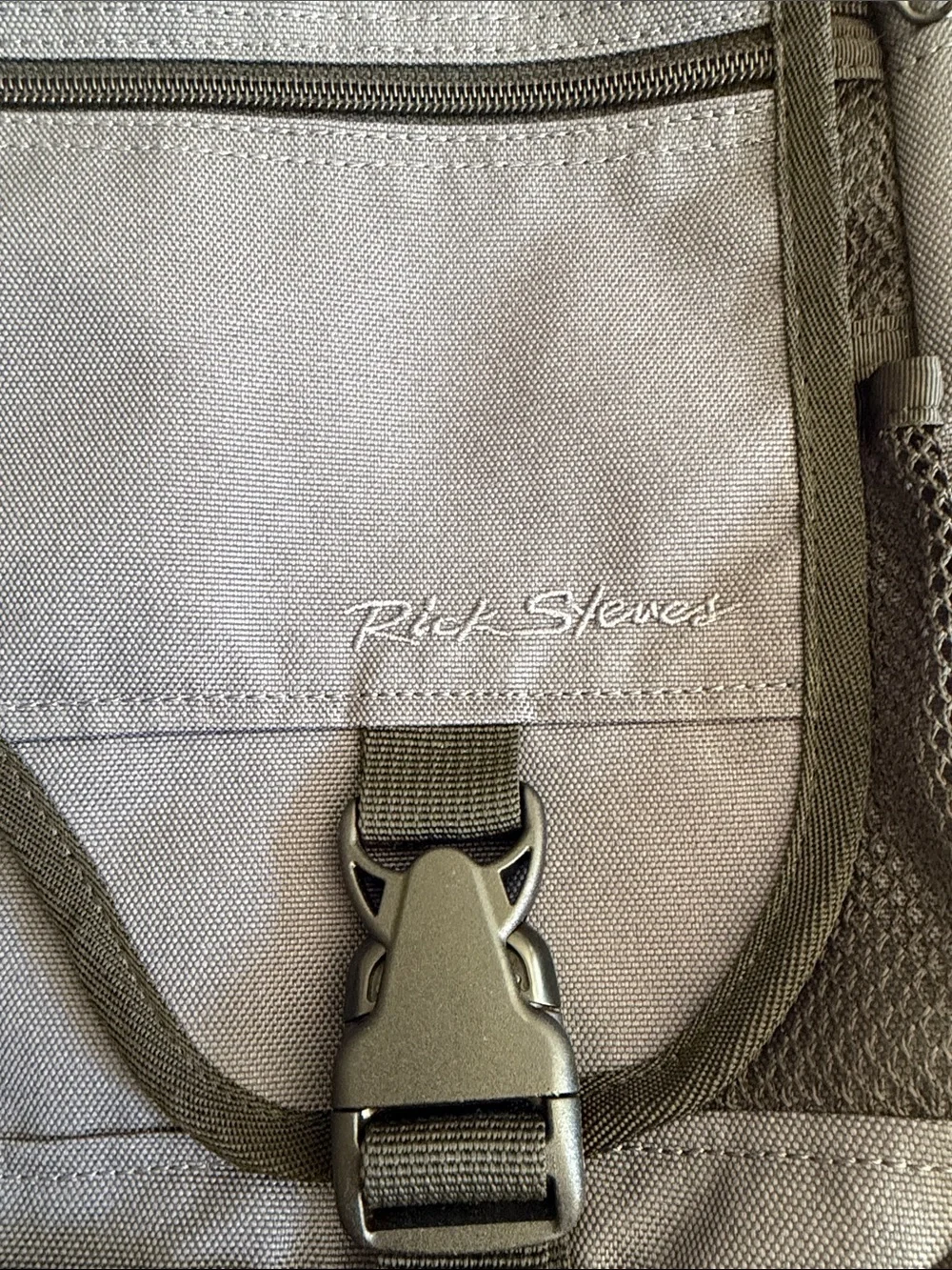 Rick Steves Velocé Guide Bag. Color grey